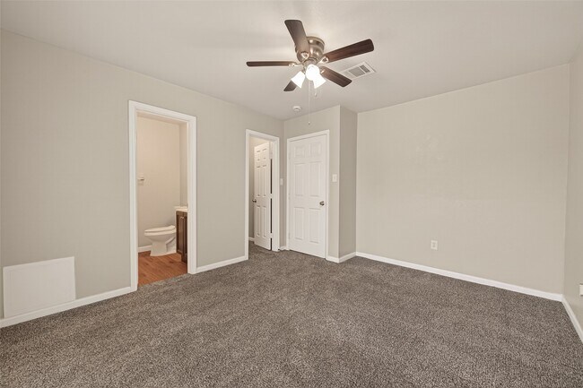 Building Photo - 10 Ferguson St