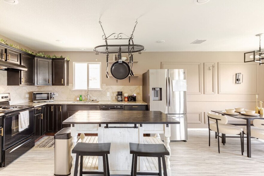 Building Photo - 6052 Misty Breeze Dr