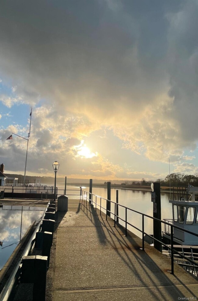 Building Photo - 18 Bayles Ave