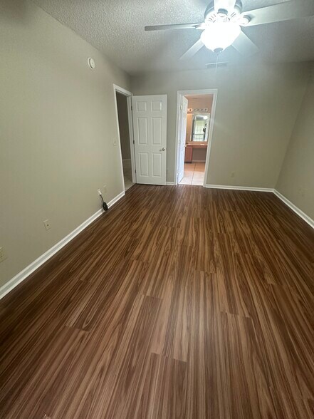 Building Photo - 1687 Spring Branch Dr W