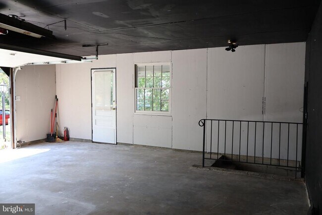 Building Photo - 5218 Caroline Cir