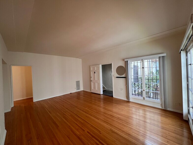Building Photo - 1248 S La Jolla Ave