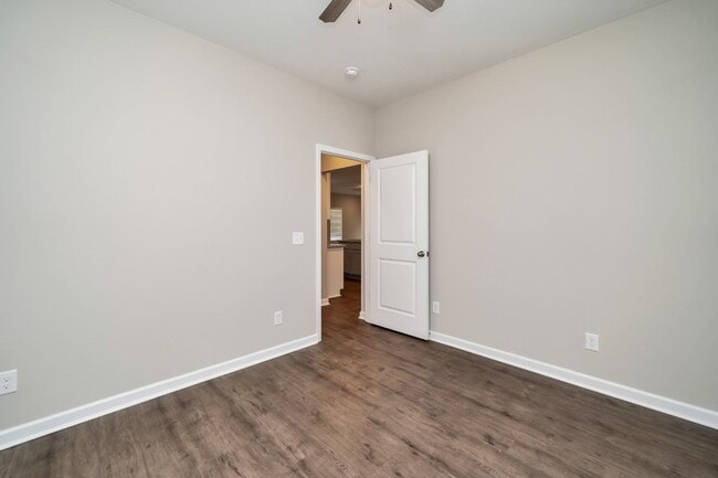 Building Photo - Welcome Home! Stylish 3BR/2BA with All the...