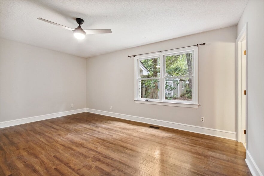 Building Photo - 7445 Deer Track Dr