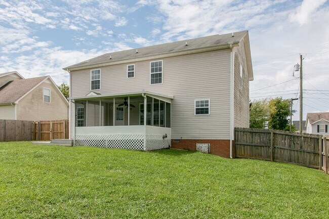 Building Photo - 4 Bedroom Pet Friendly Home For Rent!