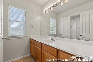 Building Photo - 208 Valona Dr