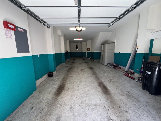 Building Photo - Spacious 2 Bedroom Townhome in San Jose