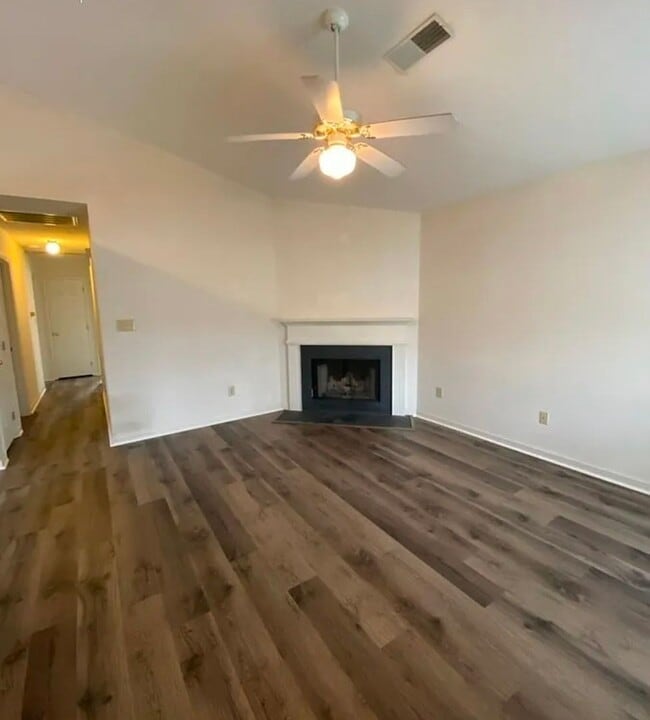 Building Photo - Available now! 3 Bed 2 Bath Single Family Home w/ Garage!