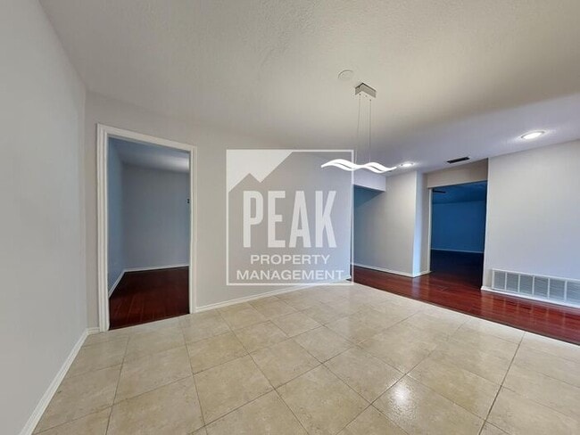 Building Photo - $2,575! Beautiful 3 Bed, 2 Bath home in Desirable Plano! Coming soon!