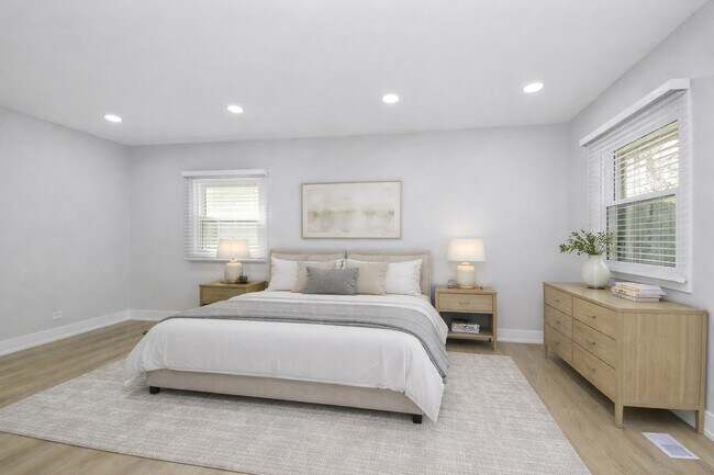 Building Photo - 7800 W Kingston Dr