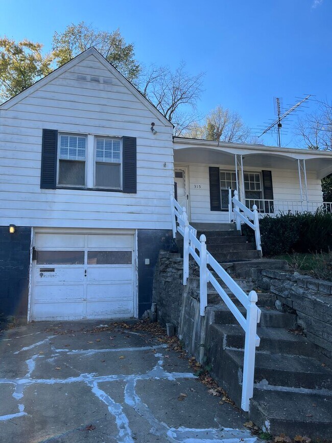 Two Bedroom House with Attached Garage 315 Rosslyn Blvd Steubenville
