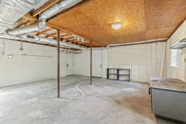 Building Photo - 5201 Aubrey Ln