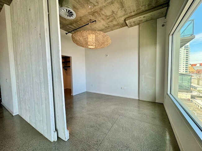 Building Photo - Gorgeous downtown loft at SoHo!