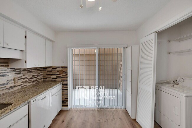 Building Photo - 3924 Lighthouse Way