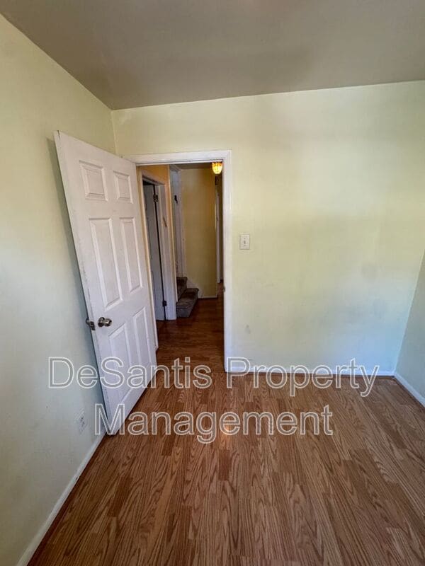 Building Photo - 6332 Phillips Ave