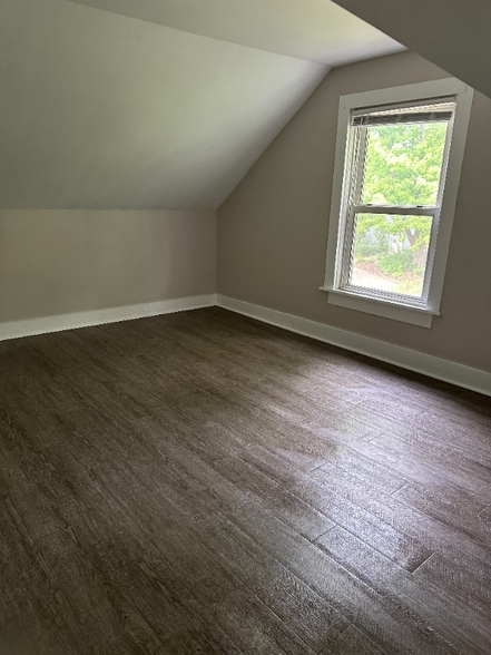 Building Photo - 1105 19th St S