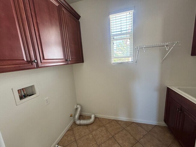 Building Photo - 2307 Thorncroft Cir
