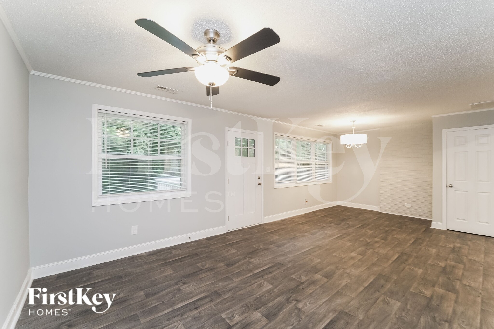 Building Photo - 2521 Skyland Dr