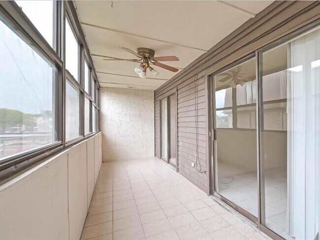 Building Photo - 3045 Walnut Bend Ln