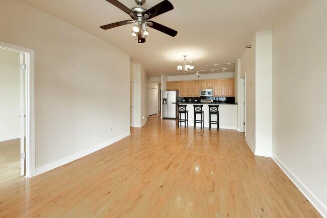 Building Photo - 1322 S Prairie Ave