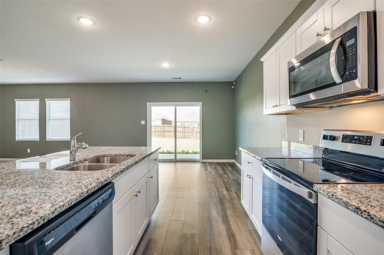 Building Photo - 731 Yorkshire Dr