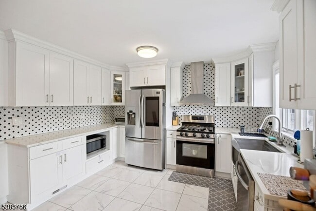 Building Photo - 82 Eaton Pl