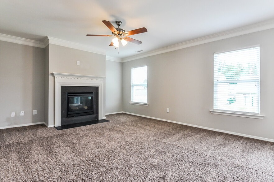 Building Photo - 440 Kerriann Ln