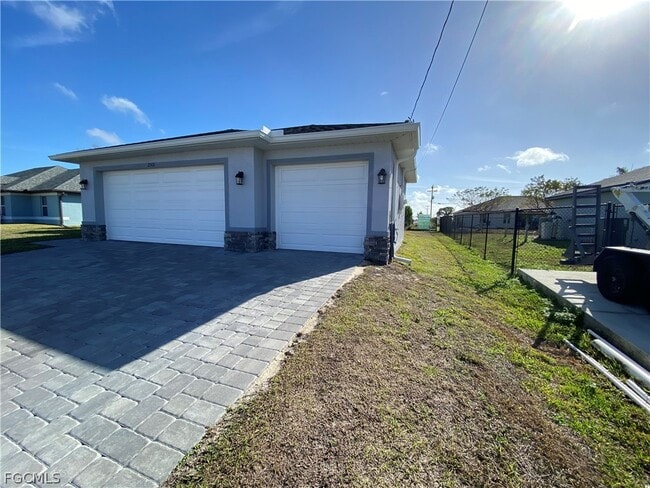 Building Photo - 2513 NW 14th Pl