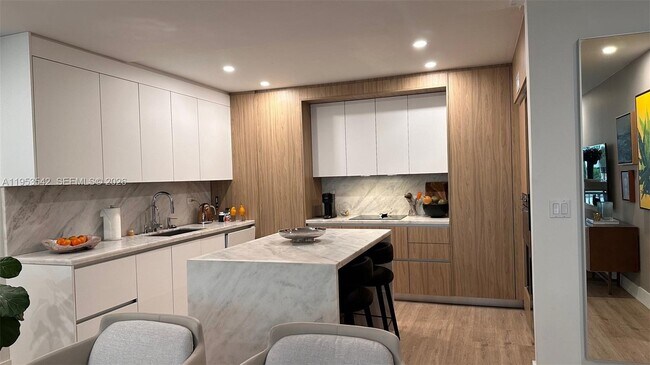 Building Photo - 1408 Brickell Bay Dr