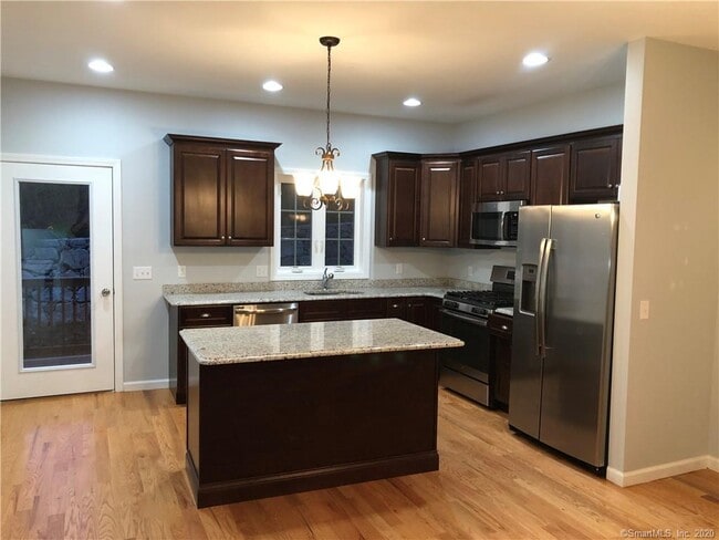 Building Photo - 19 Oak Meadows Dr