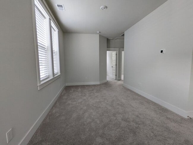 Building Photo - Beautiful 4 Bedroom Home Located on John's...