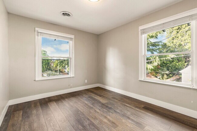 Building Photo - 5532 N Haight Ave