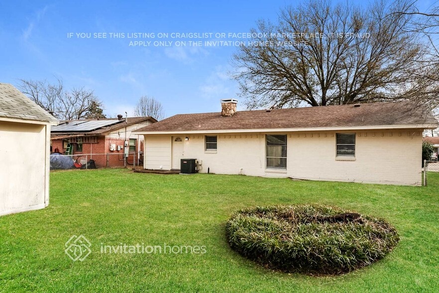 Building Photo - 2301 Narobi Pl