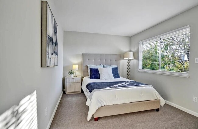 Building Photo - 539 Zenith Ridge Dr