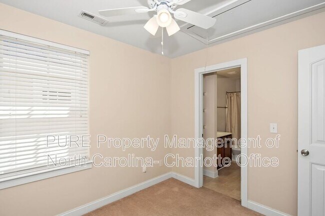Building Photo - 15959 Rose Glenn Ln