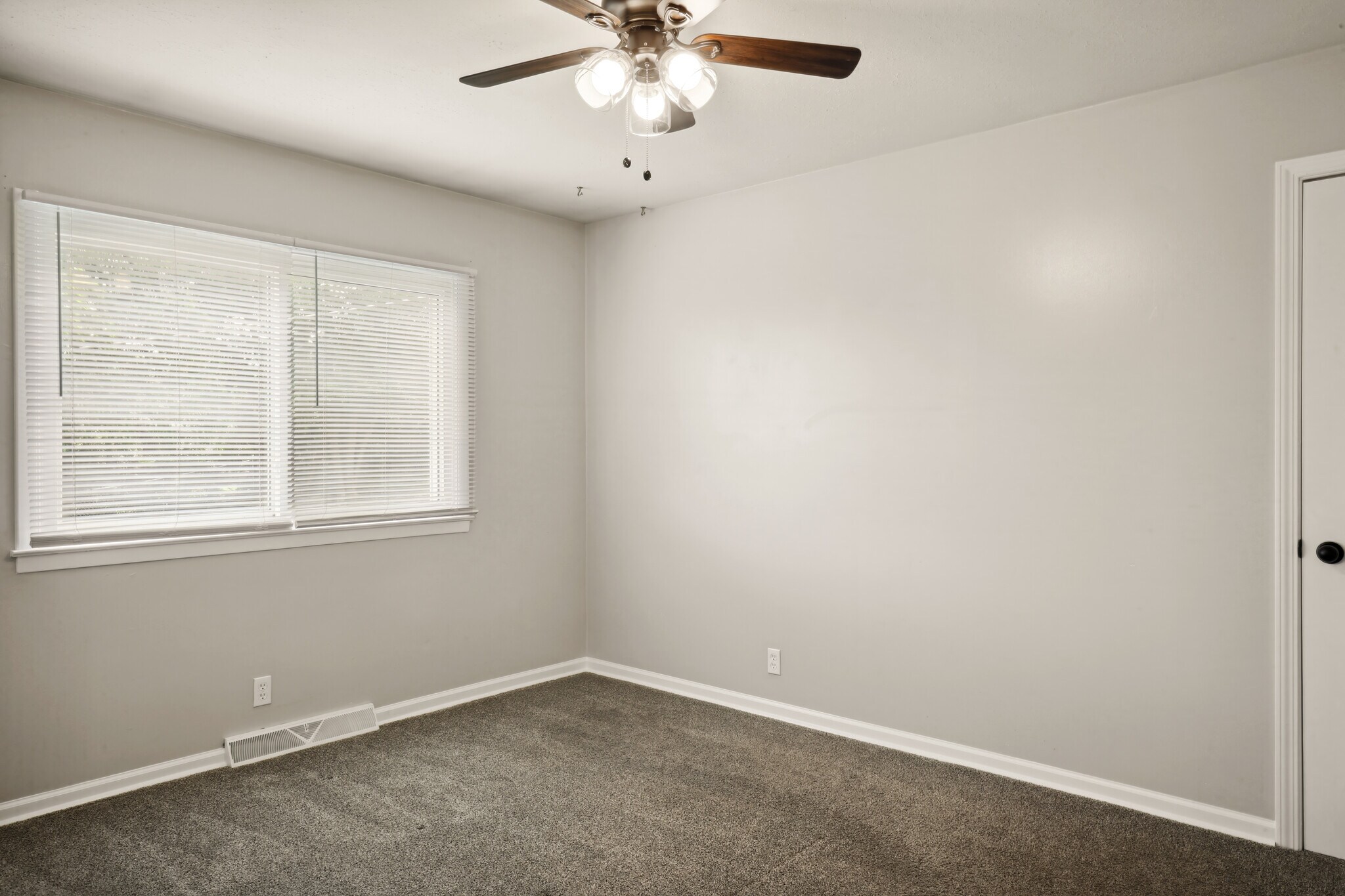 Building Photo - 1218 Sunset Dr