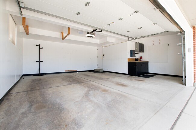 Building Photo - 13123 Spica Dr