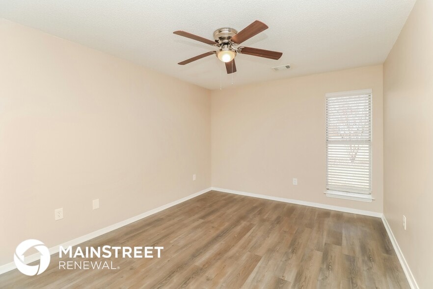 Building Photo - 4250 Brighton Dr