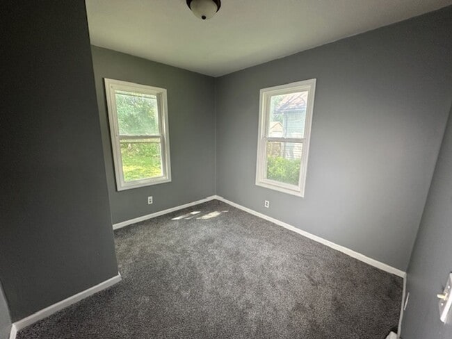 Building Photo - Section 8 Vouchers accepted for 3 Bedroom ...