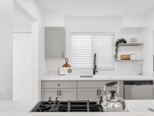 Building Photo - Beautifully upgraded 2 bedroom 2 story tow...