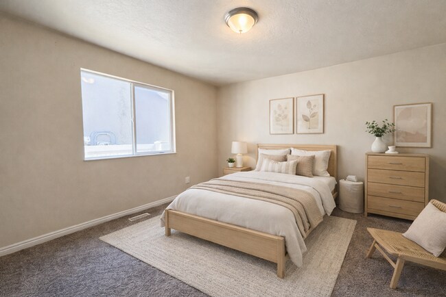 Building Photo - 5 bed 3 bath home in quiet neighborhood!