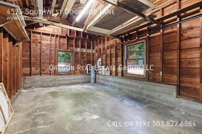 Building Photo - 4575 SW Dogwood Ln
