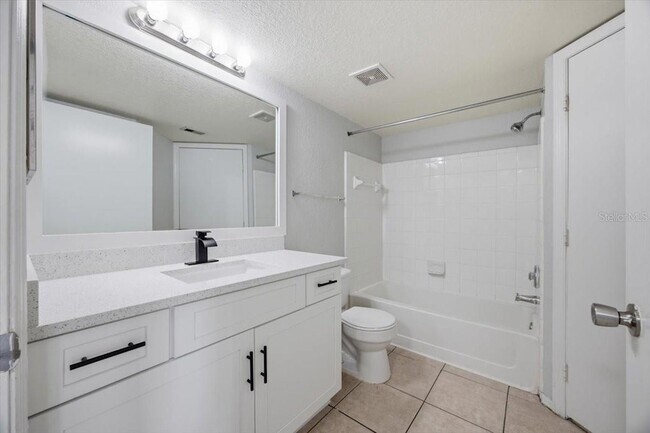 Building Photo - 2213 Grand Cayman Ct