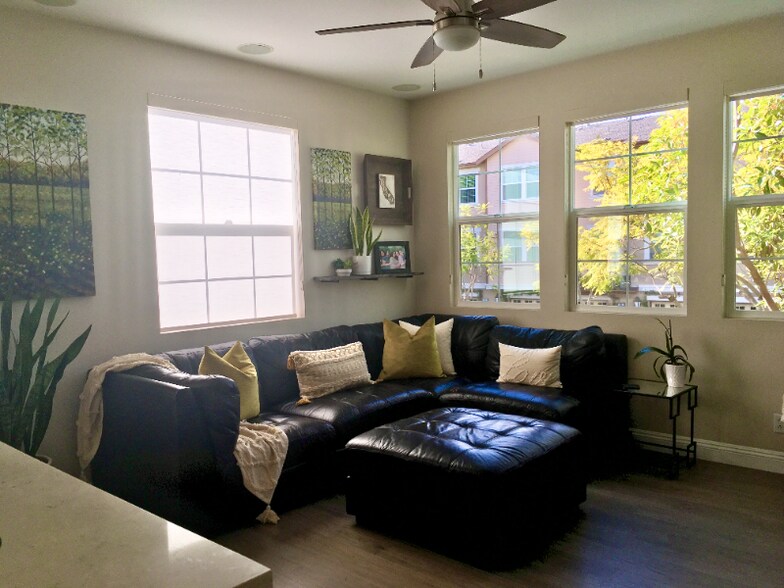 Building Photo - 3 Sheridan Ln