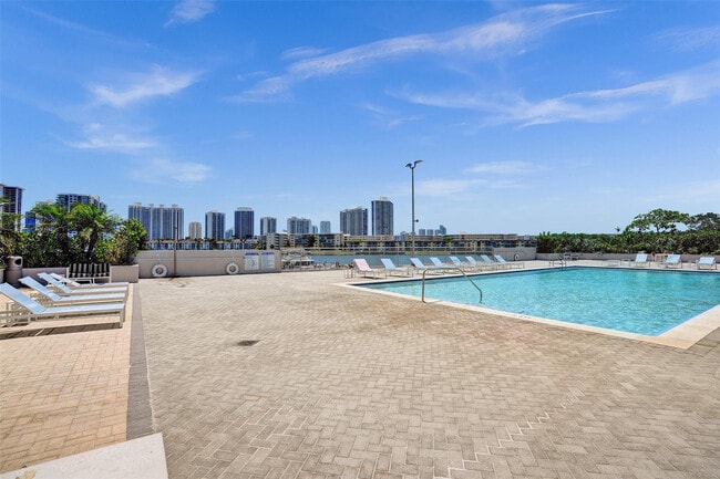 Building Photo - 18041 Biscayne Blvd