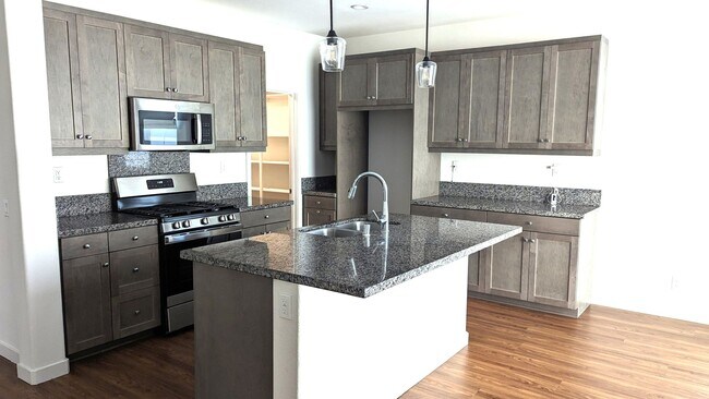 Building Photo - 7449 Channel View St