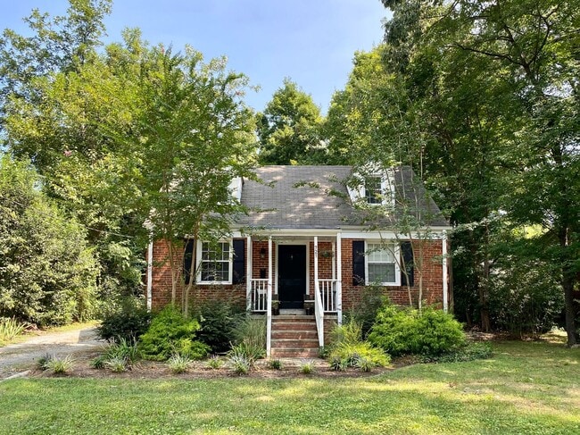 Primary Photo - Adorable 2BR 1BA in Five Points - Applicat...