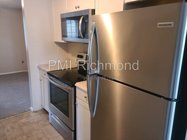 Building Photo - 9623 Greenmeadow Cir