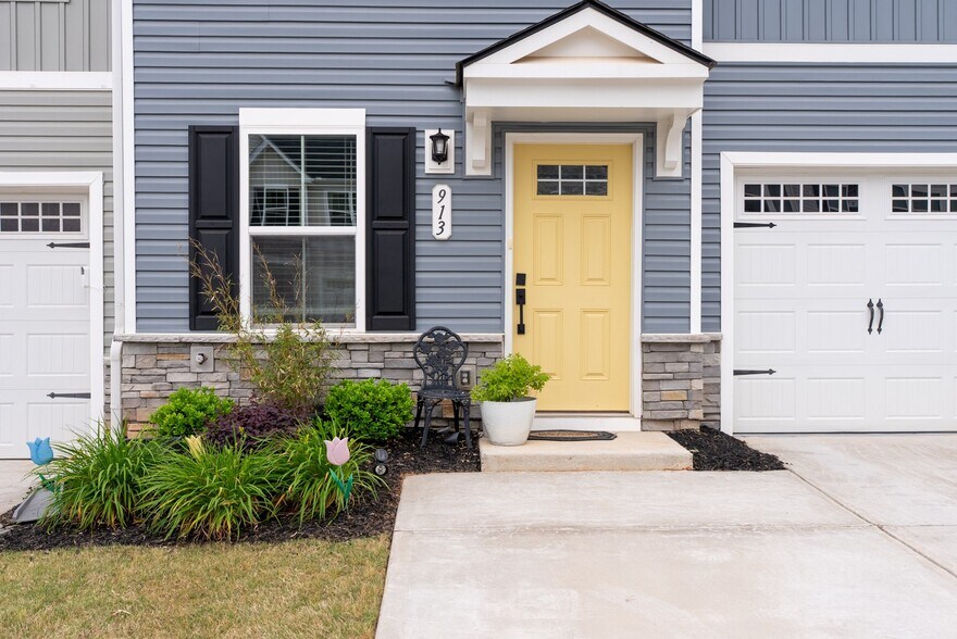 Building Photo - 913 Leyburn Ln