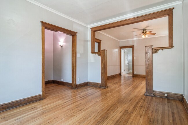 Building Photo - 2339 N Springfield Ave